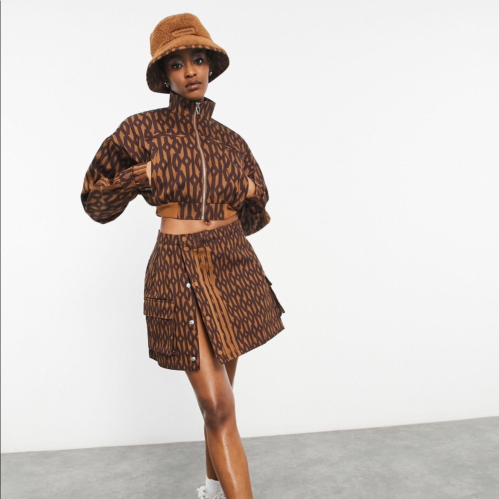 NWT. Ivy park - icy park - adidas crop monogram jacket